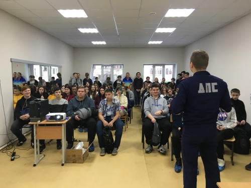 28 ноября 2019 года студенты ВятКУ побывали на встрече с инспектором ГИБДД. 